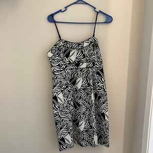 Vineyard Vines knee length dress, navy/white, size 6. Great condition, worn once